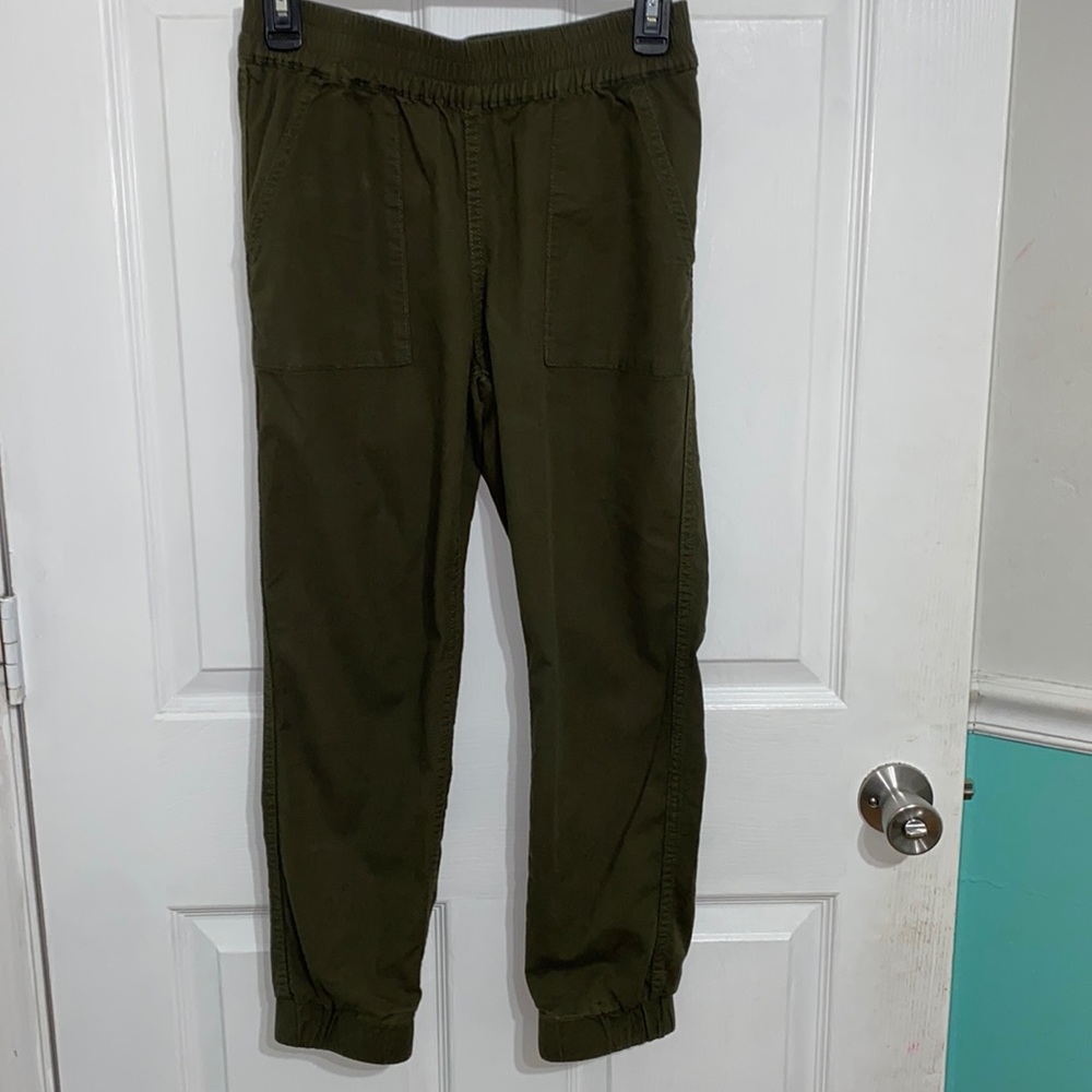 Women’s Levi’s off duty Joggers in Olive Green size S.